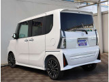自社工場を3拠点完備しております。重整備やカスタムを始め、ご購入後のお車のメンテナンスも弊社にお任せください。