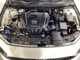 SKYACTIV-G搭載!爽快なパワーフィールと低中速の豊かなトルクによる実用域での扱い易さを是非体感して下さい!エンジンルーム内の清掃も行き届いております♪