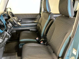 高いホールド性で運転姿勢が安定します。長距離ドライブでも疲れにくいのが魅力です。快適なドライビングライフをお送りください♪