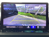 バックモニター付きで、車庫入れやバック時の後方確認をしっかりサポート。モニターに映し出される映像で死角も確認しやすく、狭い場所での駐車や後退時の操作をより安心して行えます。