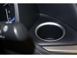 運転席のカップホルダーとなります。