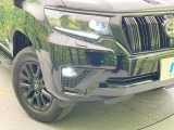 【LEDヘッド+LEDフォグ】悪天候や夜間走行時も良好な視界を確保し安心して運転できる高輝度LEDヘッドライトを装備!点灯速度が早く、消費電力も抑えられています。