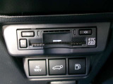 ETC車載器を装備しています。高速道路の料金所もストレスなく通行できます。すっきりとしたビルトインタイプですよ。