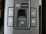 電動パーキングブレーキを搭載。スイッチ操作でパーキングブレーキを作動・解除することが可能なため操作に力は不要ですよ♪