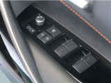 電動格納&ミラー角度調整機能付きです。
