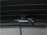 スーパーナイトビジョン2.0をリアカメラにも搭載。夜間走行や暗い駐車場などの低照度環境でも鮮明な映像で録画することができます。スマートフォンとPCで映像を確認できます。安心の純正品です。