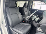 運転席シートは目立った汚れもなく良好なコンディションです。
