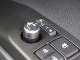 ドアの施錠・解錠に連動してドアミラーが自動で格納・復帰するオート格納機能を搭載しています。