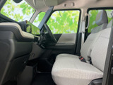 運転席からの視界は良好。操作性にも優れており、快適なドライビングをサポートします。安全運転を第一に、快適なカーライフを。