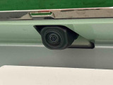 ナビゲーション等を装着した場合にバックするとき後方の安全確認ができるバックカメラが付いてます