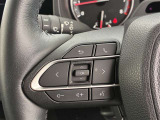 運転中、オーディオの操作をしてて、ハッとしたことはありませんか?ステアリングスイッチは、運転中でもハンドルでオーディオの操作が可能です。安全なドライブをサポートします。