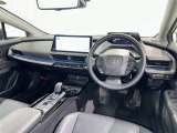 運転席まわりです。 各操作スイッチは使いやすい位置に配置されてます。