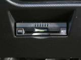 ETC車載器付きです。高速道路の料金所もスムーズに通過できます。※セットアップ費用は別途必要です。