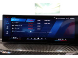 クルマの頭脳ともいえる、管理システム、iDrive。ナビだけではなく、オーディオ操作や車両情報の表示などをコントロールできます。便利さと安全性の向上にも繋がっています。