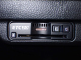 デザインスッキリのビルトイン『ETC』!高速道路の特典はもちろん、キャッシュレスなので料金所では徐行するだけで通過可能です!
