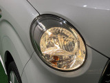 標準はハロゲンヘッドランプですがディーラーオプションのLEDヘッドランプバルブに交換できます。スタッフまでお問合せ下さい。