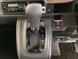 発進時から滑らかに加速する無段階変速のCVTはストップ&ゴーの多い街の中も快適です