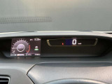 セレナのスピードメーターです。 左側のディスプレイにはお車の情報を表示してくれます。