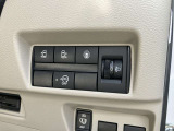 両側オートスライドドアです。インテリジェントキーや運転席のスイッチで簡単にドアの開閉ができるので、とても便利な装備です♪