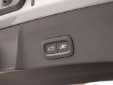 パワーテールゲート(ハンズフリー・オープニング/クロージング機構付) を装備しており、両手が荷物でふさがっていてもキーを所持していれば開閉できます。