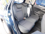 リアシートの画像です!中古車にも純正用品のお取付が可能です!社外の用品もお安くお取付いたします!持ち込みでの取付もご相談ください。