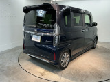 スポーティー&スタイリッシュな、大型テールゲートスポイラー