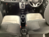 自社整備工場で点検整備をおこなってからお渡ししています。車検が残っている場合は『12ヶ月点検整備』を、車検整備付きの場合は『車検整備』をおこないます。整備費用は車両本体価格に含まれています。