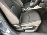 運転席シートリフター!ご自分の好きなシートポジションが取れるので運転が楽しくなりますし疲れにくいです。