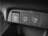 ◆USB接続端子◆スマホやiPodなどを接続して、いつもの音楽を車内でもお楽しみいただけます♪