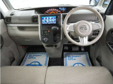 運転にかかわる様々な操作を安全に行えるように視点移動が少なく、操作性に配慮されたスイッチ類が凝縮されたコクピットです。