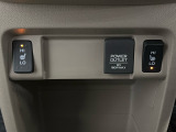 寒い季節に快適にお過ごしいただけるシートヒーターを装備しています。
