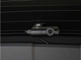 スーパーナイトビジョン2.0をリアカメラにも搭載。夜間走行や暗い駐車場などの低照度環境でも鮮明な映像で録画することができます。スマートフォンとPCで映像を確認できます。安心の純正品です。