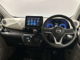 気持ちよく視界が広がる、開放的な運転席です