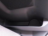 ドアのポケットにも小物やペットボトルが入ります!!
