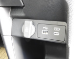 ★アクセサリーソケット★スマートフォンの充電/空気清浄機 など12V対応の車載アクセサリーをご使用いただけます。★USBジャック★充電や音楽再生などに対応。利便性の高い車内環境をサポート!