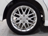アルミホイールは安心のホンダ純正!車のデザインにもマッチしています。