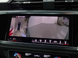 前方・サイド・後方それぞれのカメラ映像を一つに合わせて、まるで上空から見下ろしているような「サラウンドビュー映像」を映しだすことが出来ますので、狭い路地裏が苦手な方でも安心して駐車が出来ます。