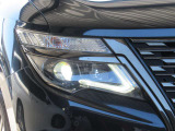 LEDライトで夜のドライブもくっきりはっきり、安心して運転できます。