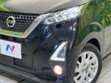 【LEDヘッドライト】悪天候や夜間走行時も良好な視界を確保し安心して運転できる高輝度LEDヘッドライトを装備!点灯速度が早く、消費電力も抑えられています。