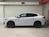 【拘りのFR】BMWが多く採用するFR車。ダイレクトでスポーティな加速感・シャープなハンドリングを実現。縦置きエンジンレイアウトにより、フラットで上質な乗り味です。