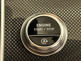 メモリー付きパワーシートが装備されている車両はシートの位置・ドアミラーの角度・ハンドルの位置を3名まで記憶出来ます。
