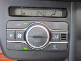 オートエアコン付きです。温度設定するだけで、車内を快適な温度に保ってくれます!
