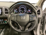 ハンドルにHondaセンシング系のクルーズコントロールやレーンキープアシストなどのスイッチと、オーディオの操作スイッチが装備されています。ハンドルから手を離さず安全に操作できます。