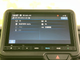 お好みの音楽やラジオを楽しめます。豊富なソースに対応し、快適なドライブを演出。長距離移動も飽きさせません。