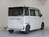 大きく開くバックドアは荷物の積み下ろしが楽です。