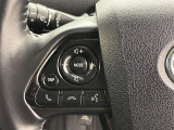 運転中、オーディオの操作をしてて、ハッとしたことはありませんか?ステアリングスイッチは、運転中でもハンドルでオーディオの操作が可能です。安全なドライブをサポートします。