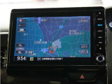 純正8インチプレミアムインターナビ(VXU-185NBi)&バックカメラが装備されているので、普段の使い勝手もロングドライブも快適です。