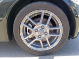 タイヤサイズはフロントが【165/55R15】で、リアが【195/45R16】です。