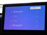 CD・DVD(再生機能)・ブルートゥース等を使用することができます。