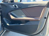 車の乗り降りの際に必ず触るドアハンドルです。使用感が気になる方はお気軽にお申し付けくださいませ。